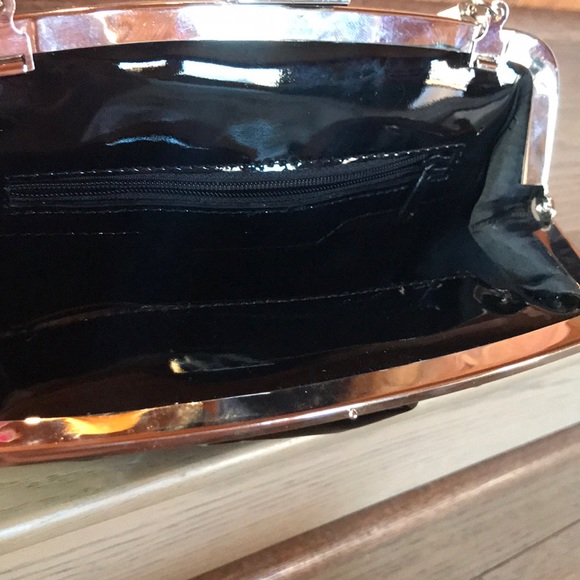 Kenneth Cole clamshell handbag - Picture 6 of 7